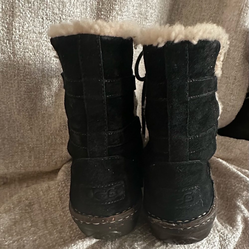 UGG - Picture 4 of 5